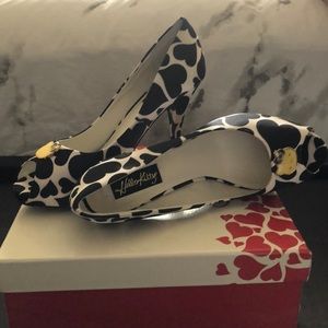 Hello Kitty open toe pumps